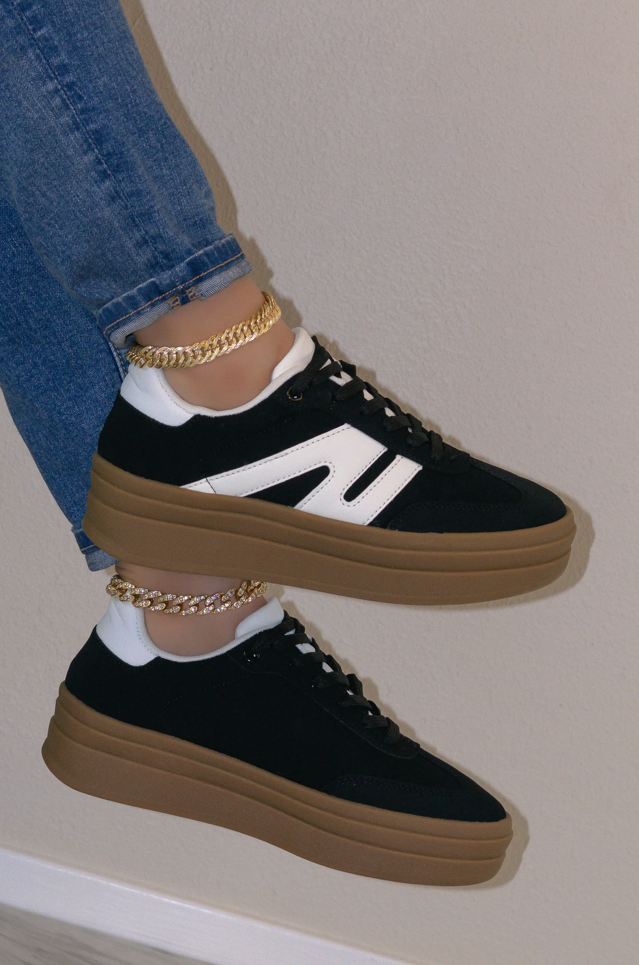 Pulse - Women's Lace-Up Platform Sneakers, Casual Footwear with a Bold Look, Ideal for Comfortable & Trendy Outfits