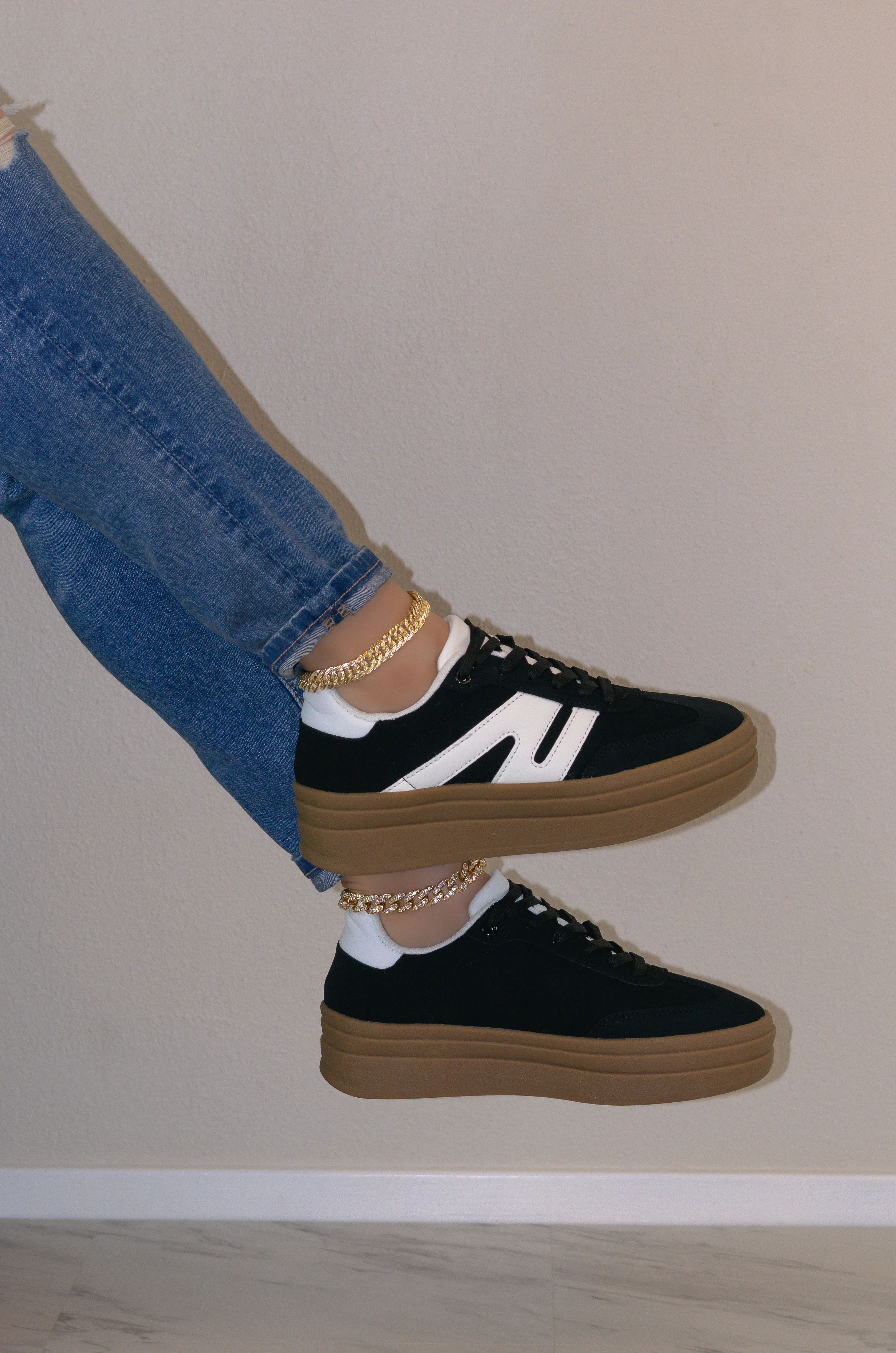 Pulse - Women's Lace-Up Platform Sneakers, Casual Footwear with a Bold Look, Ideal for Comfortable & Trendy Outfits